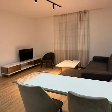 Nest With Free Parking Подгорица