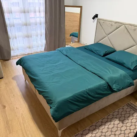 Nest With Free Parking *